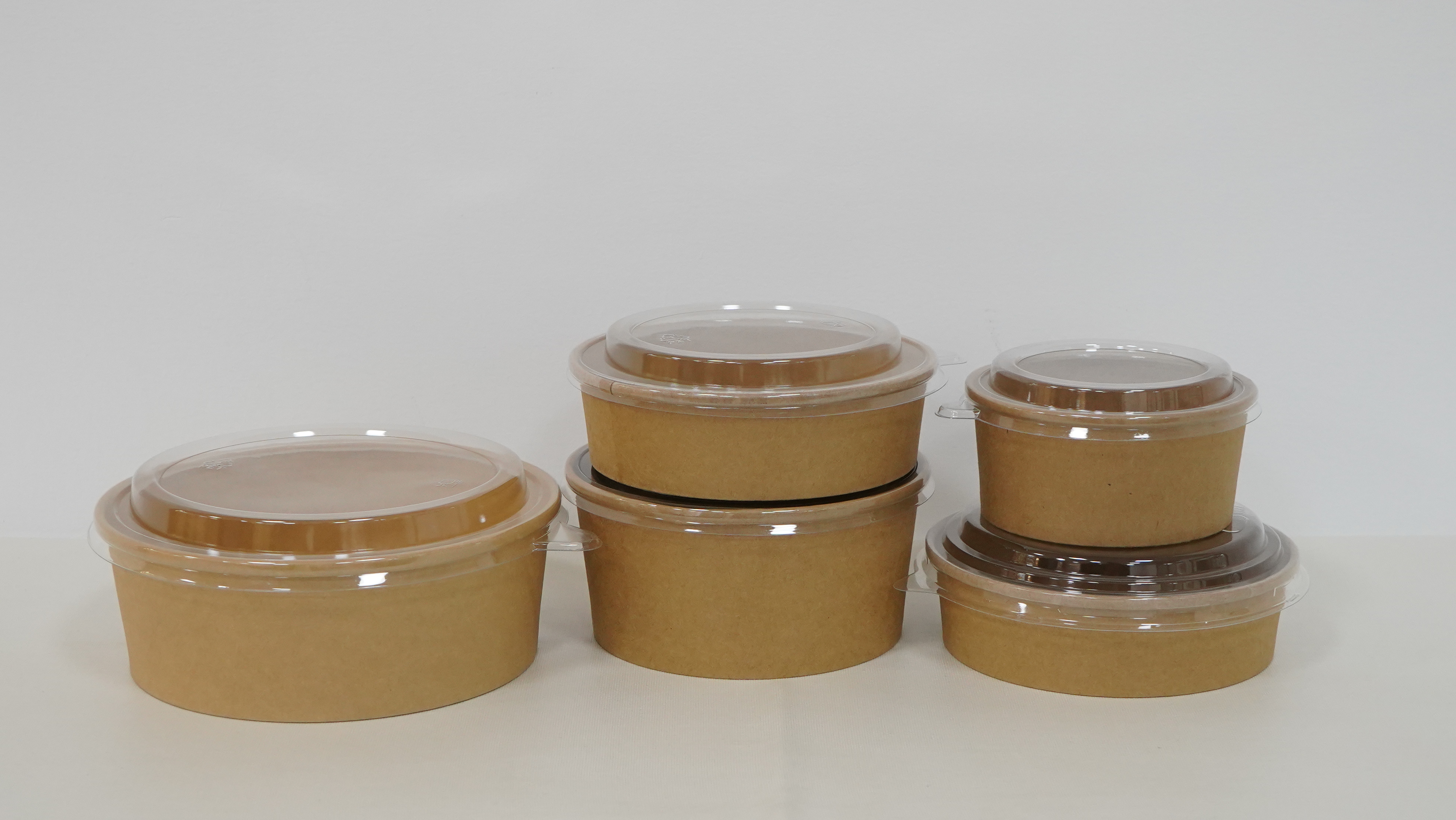 Paper salad bowls with lids